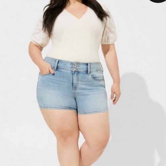 torrid Pants - NWT Torrid 3.5 Inch Jegging Super Soft High Rise Short Light Blue size 30